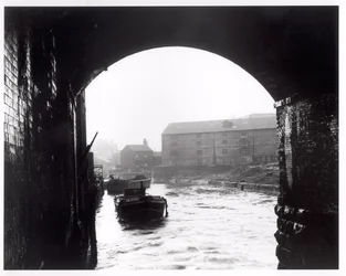 Fiume Aire visto dai Dark Arches, Leeds, 1951